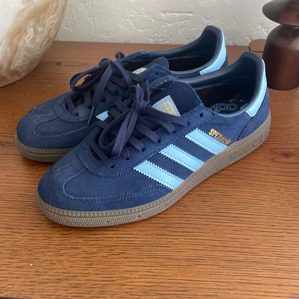 Adidas Handball Spezial dark blue with light blue accents size 6 women’s